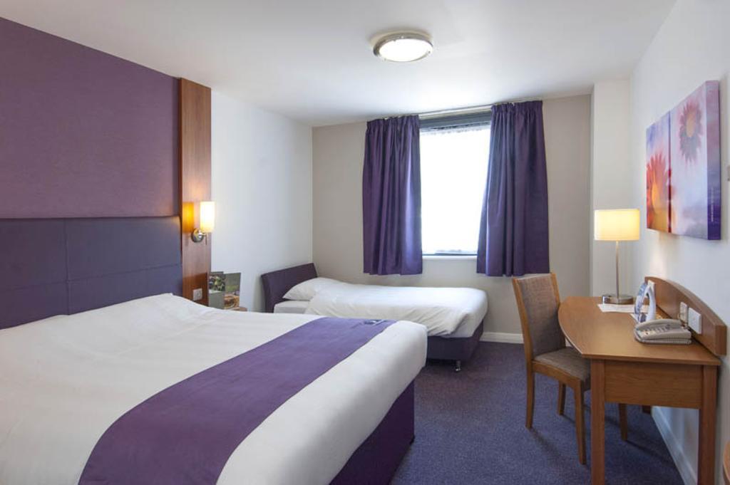 Premier Inn Cannock South Номер фото