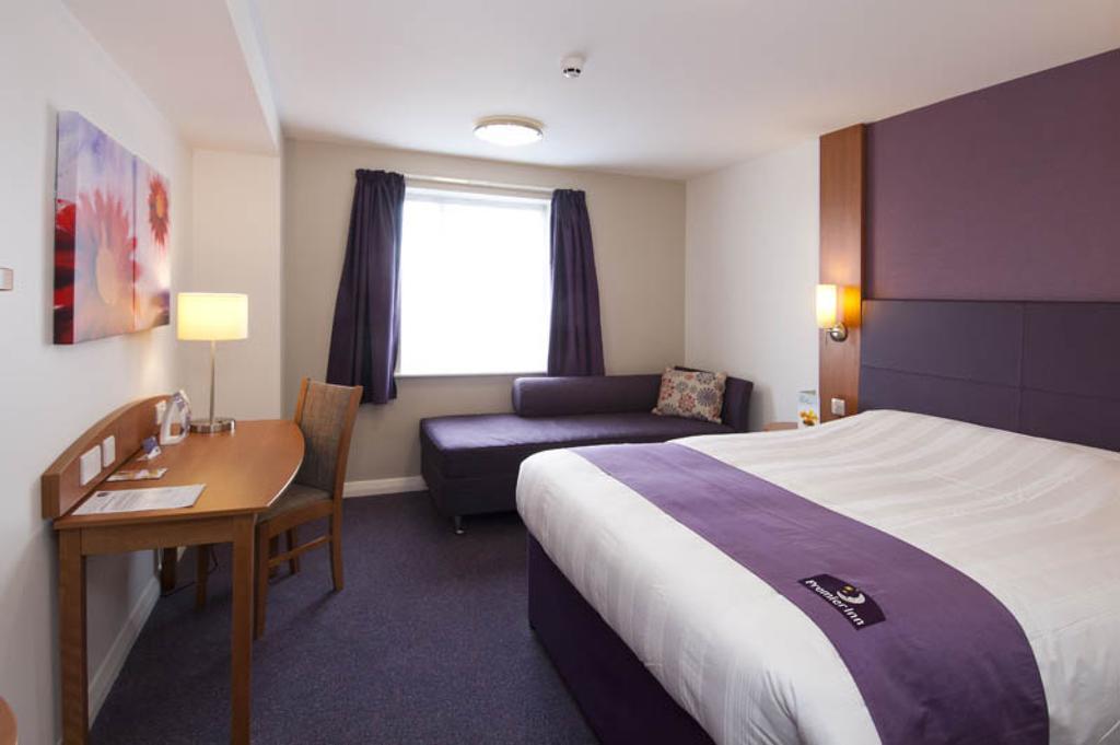 Premier Inn Cannock South Номер фото