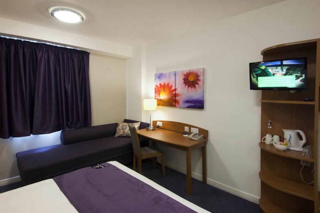 Premier Inn Cannock South Экстерьер фото