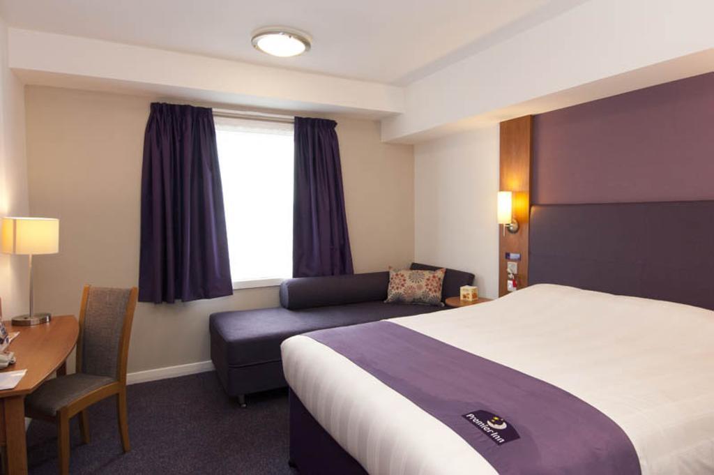 Premier Inn Cannock South Номер фото