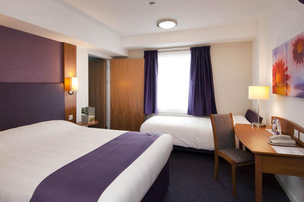 Premier Inn Cannock South Номер фото