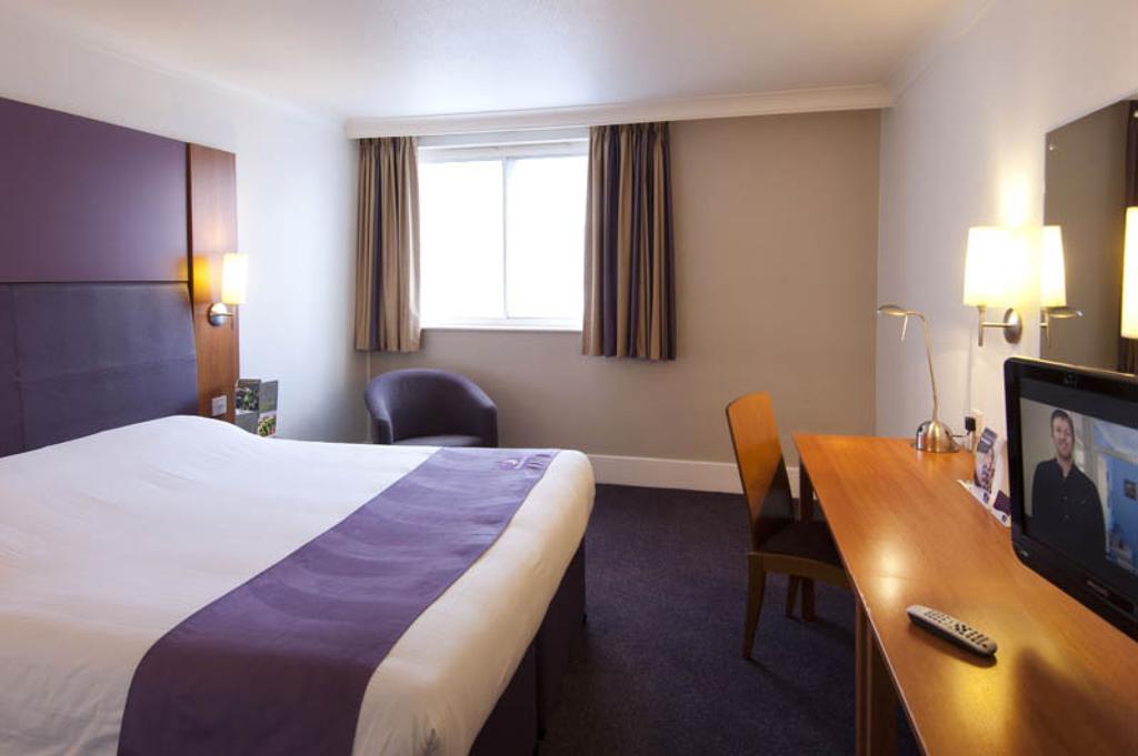 Premier Inn Cannock South Экстерьер фото