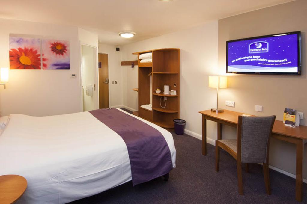 Premier Inn Cannock South Экстерьер фото