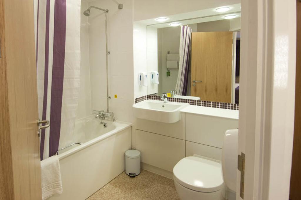 Premier Inn Cannock South Номер фото