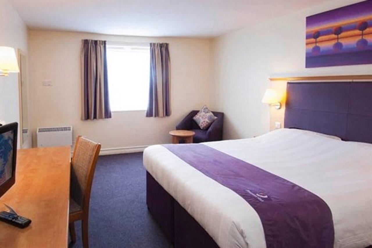 Premier Inn Cannock South Экстерьер фото